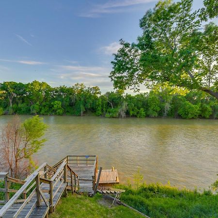 Rustic River Cabin With Dock And Covered Deck! Daire Waco Dış mekan fotoğraf