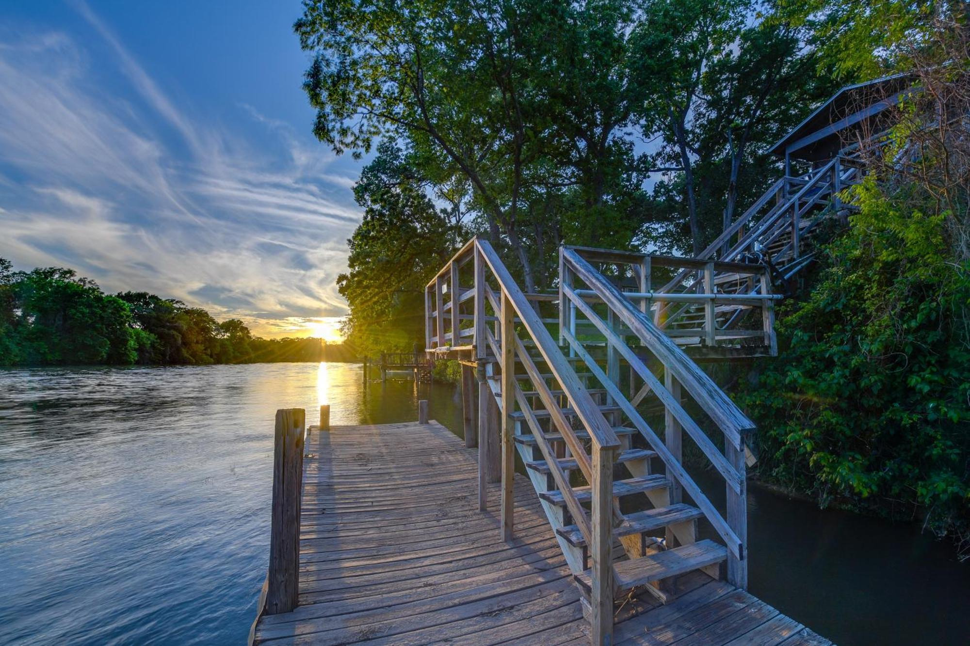 Rustic River Cabin With Dock And Covered Deck! Daire Waco Dış mekan fotoğraf